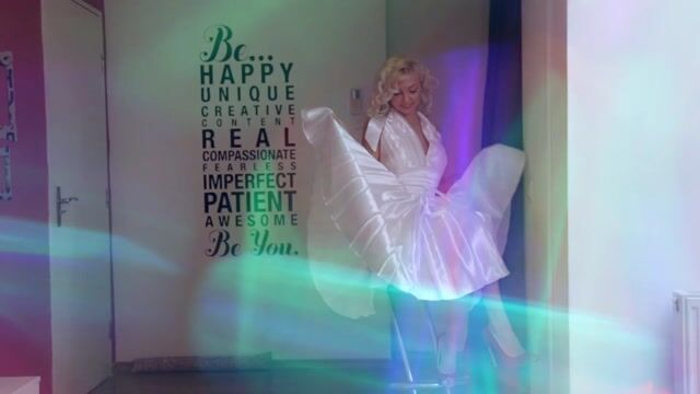 Model - CarmellaAngel friendly