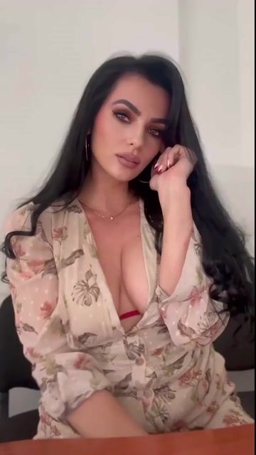 Model - HumbleBrunette loveseeker