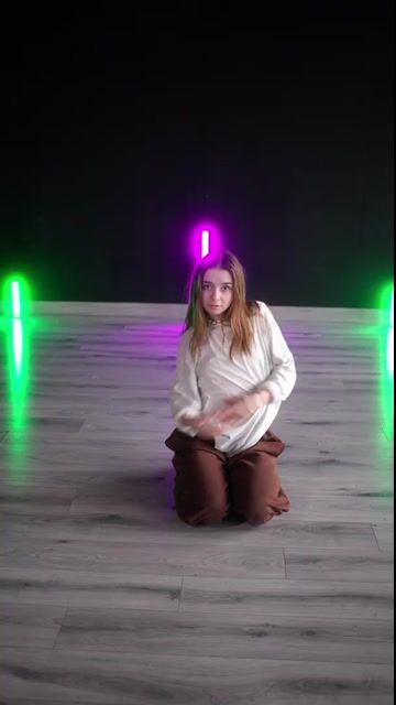 Model - Aurora Rosse dance