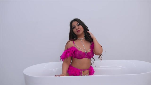 Model - TianaMilano cameltoe