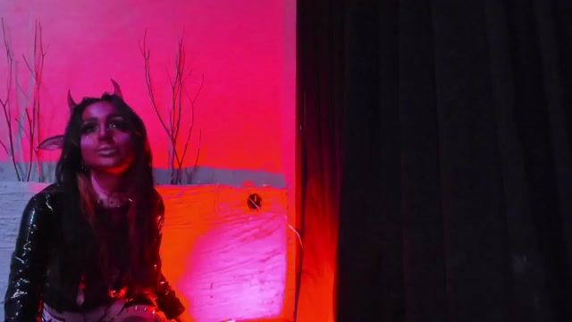 Model - Carla Cox balloons