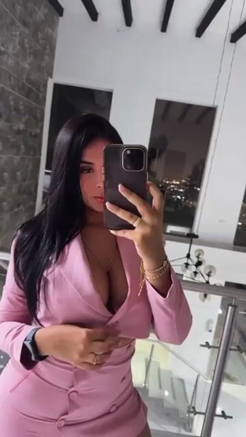 Model - Addabella deepthroat