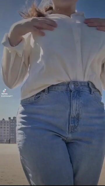 Model - TinniAngelll dildo