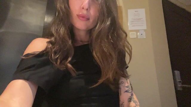 Model - Vanessa brunette