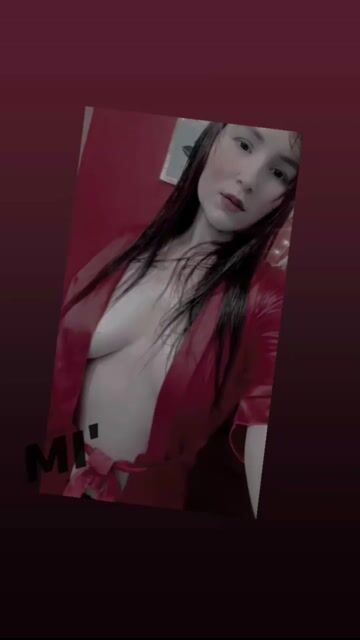 Model - Freya squirt