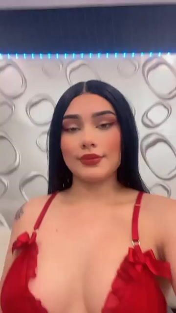 Model - Amara miller teen