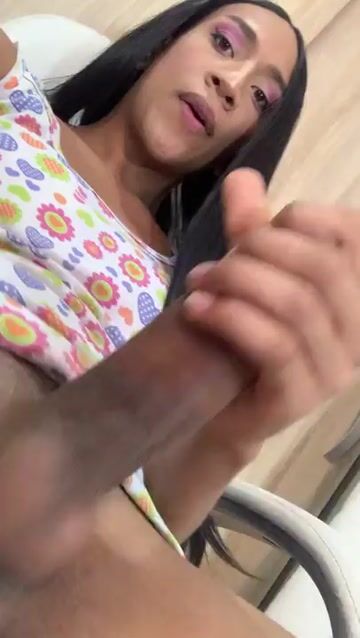 Model - Danna Saenz dominate