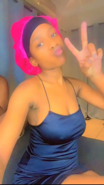 Model - JessieReyez bigass