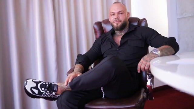 Model - KevinMyers feet