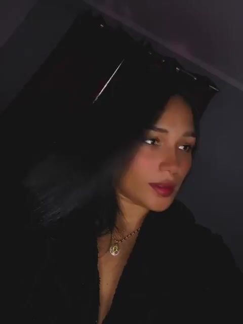 Model - AteneaCharlotte Latina