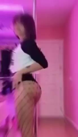 Model - tokoyami towa bisexual