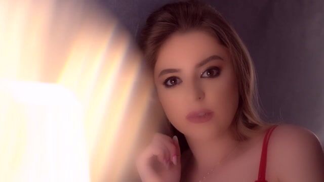 Model - BlairAvery blowjob