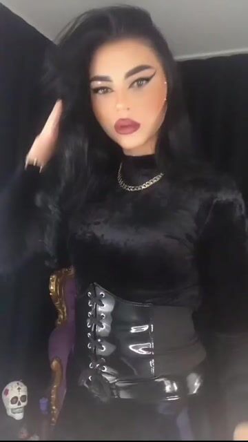 Model - Edith Fuchs findom