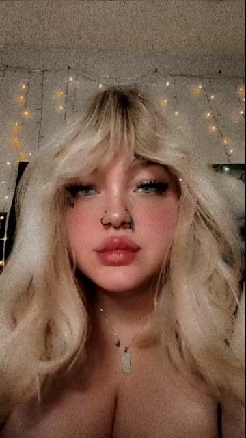 Model - emdrips bigboobs