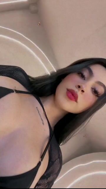 Model - VALENTINA TITS