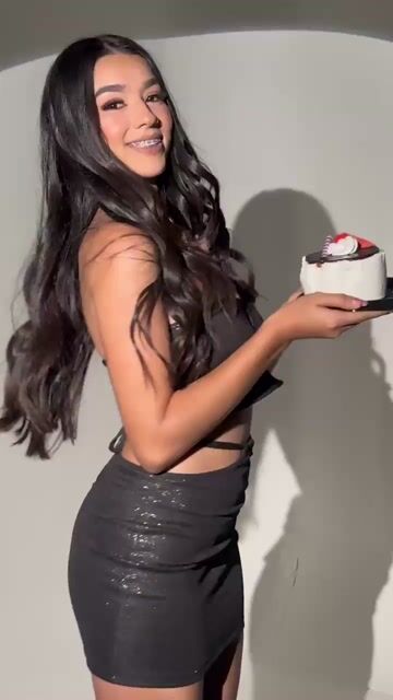 Model - Isabelle Rose dildo