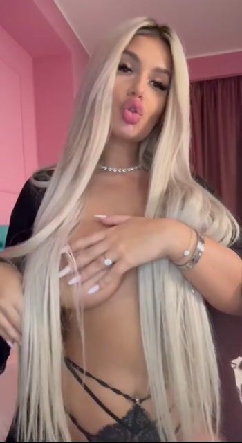 Model - Lorry BigBoobs