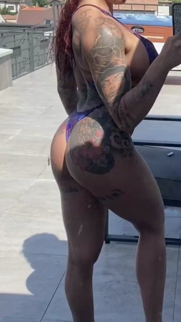 Model - NinaShay dominatrix