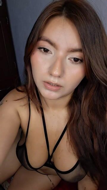 Model - Paula Bigtits