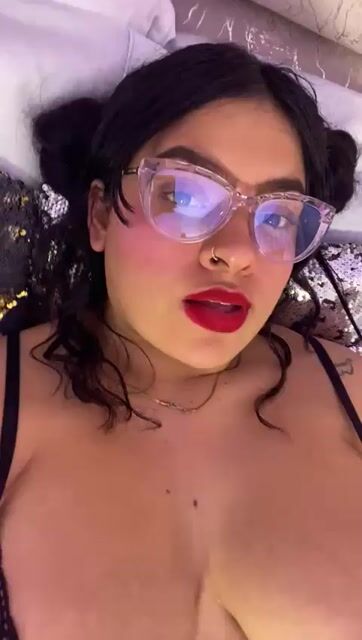 Model - Ambar SM deepthroat