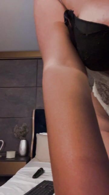 Model - Yara hugetits