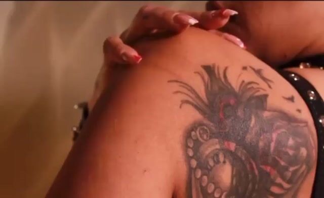 Model - Amber Le latina