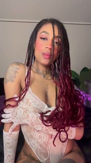 Model - Ominira cute