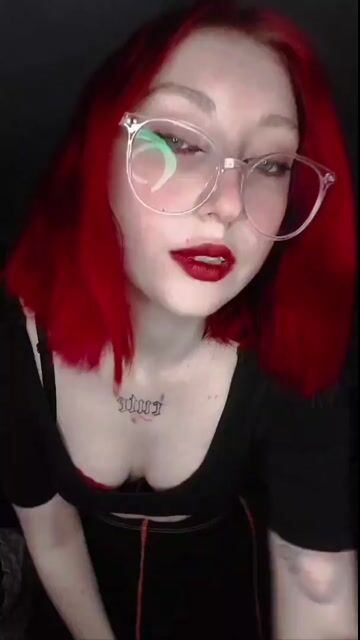 Model - Caroline cum