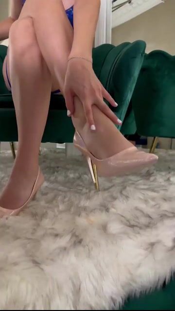 Model - LoretteAnne highheels