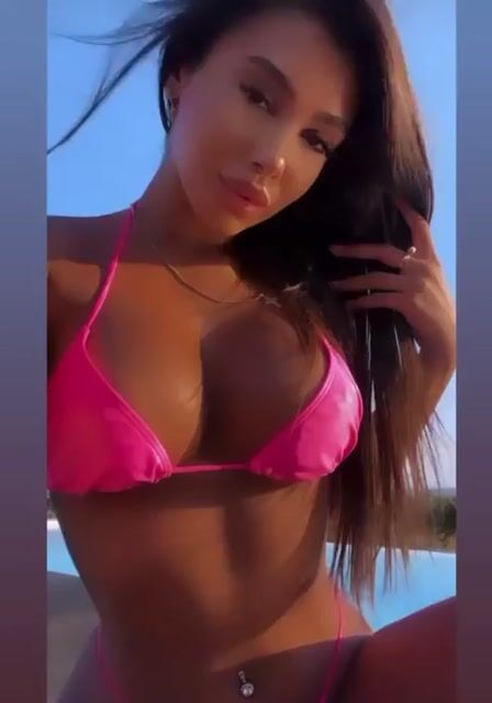 Model - Natty squirt