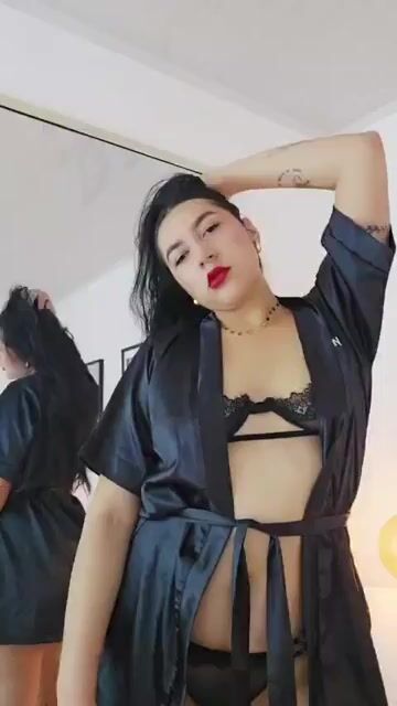 Model - KaiaCollins natural