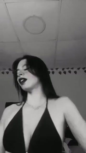 Model - Amber_sexy24 feet