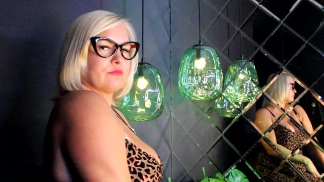 Model - Yolanda heels