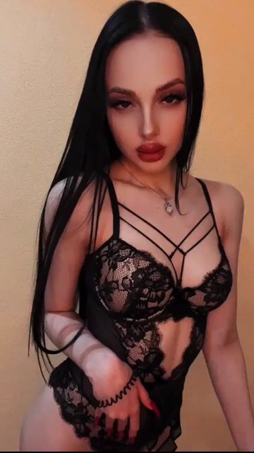 Model - Miss Diava blowjob