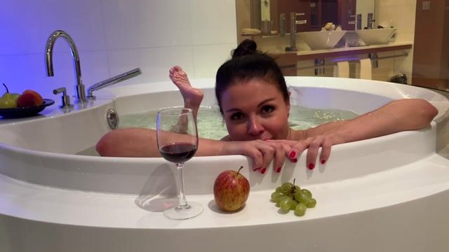 Model - Tina Parkes joi