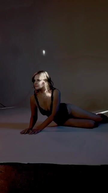 Model - EllaMilf mature