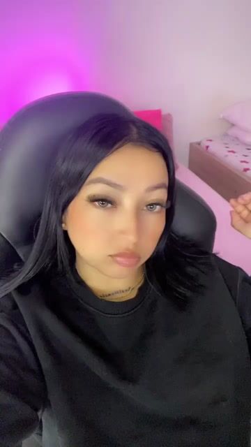 Model - chartlotte anal