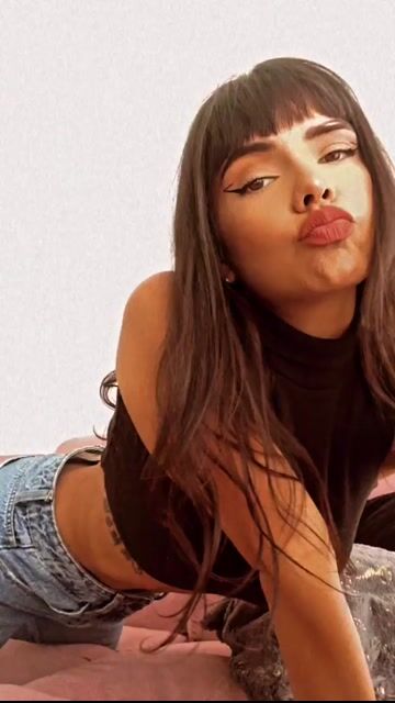 Model - bloom ly bdsm