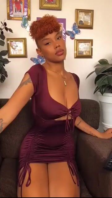 Model - Helliemoore curvi