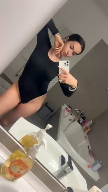 Model - EvaLovia deepthroat