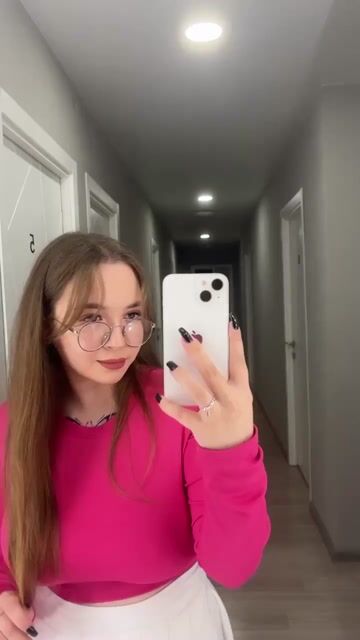 Model - Emma Adorablle blowjob