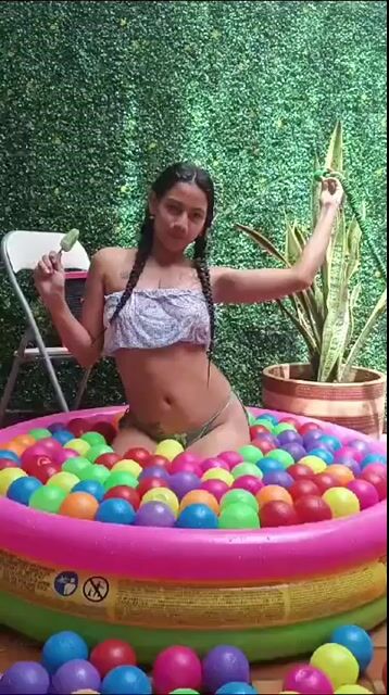 Model - Evva deepthroat