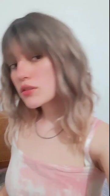 Model - Alisson Fox pequea