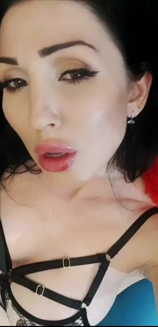 Model - Dalia Lavish heels