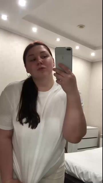 Model - Ruth shavedpussy