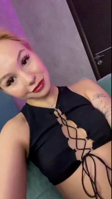 Model - Tracy skinny