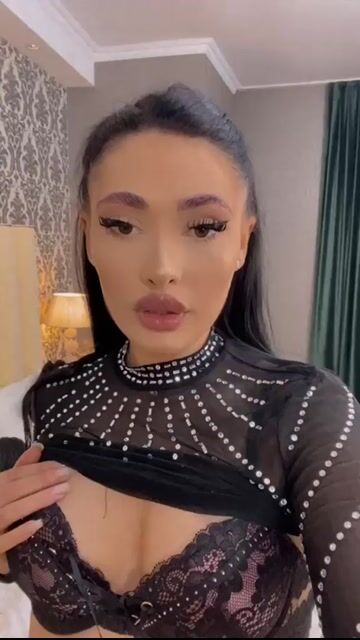 Model - KhloeBanks joi