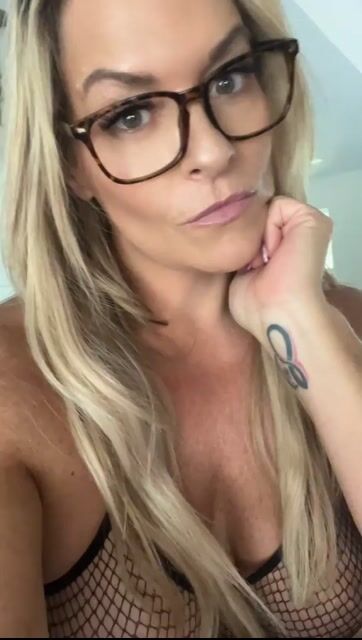 Model - AnniLovexxx milf