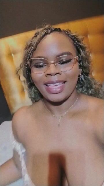 Model - SkyllerFoxy naughty