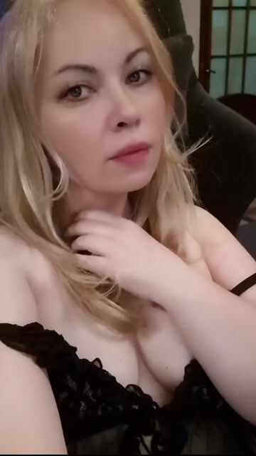 Model - CurvyWhitneyLynn anal